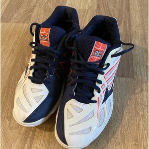 Women’s Mizuno volleyball shoes size 8.5